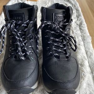 Boys boots